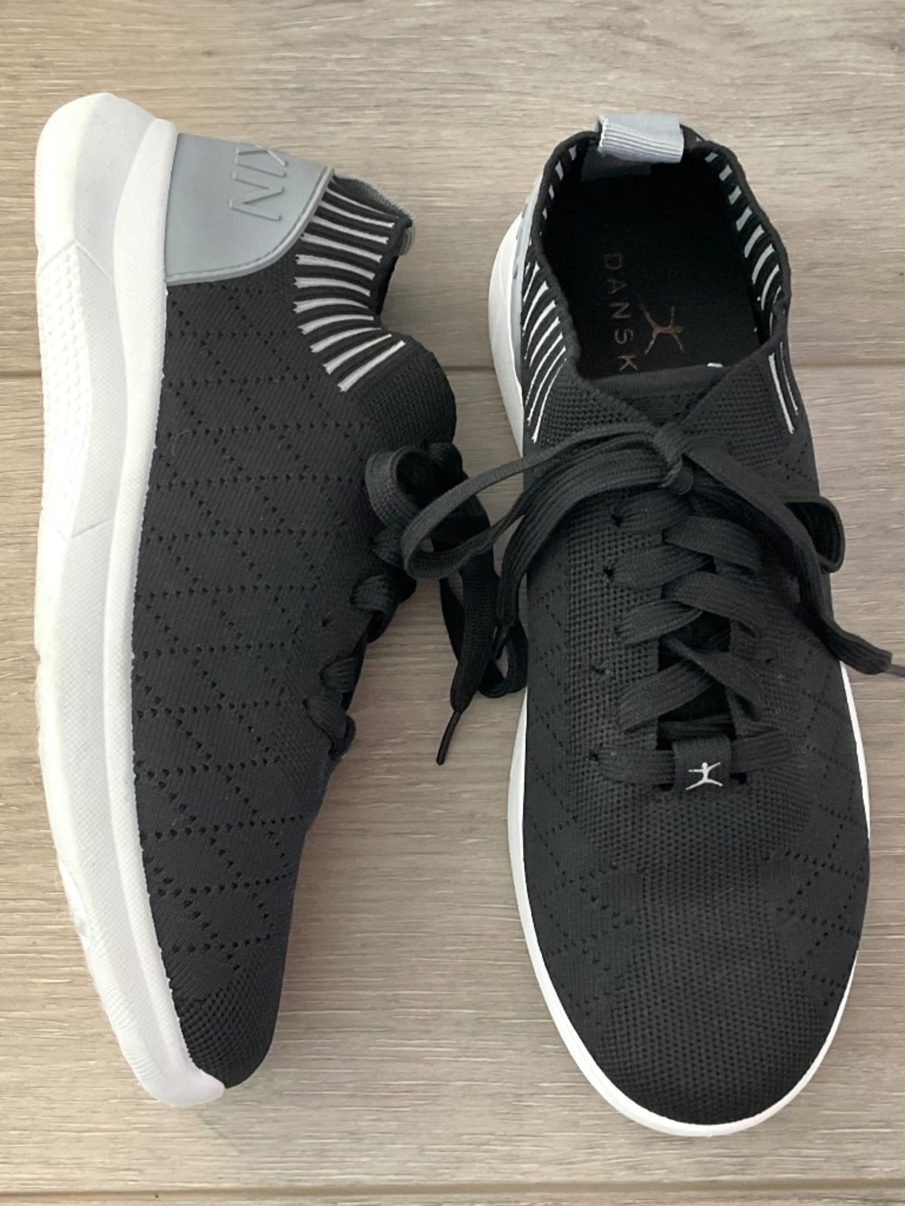 DANSKIN Success Memory Foam Lace Up Sneakers Size 8.5